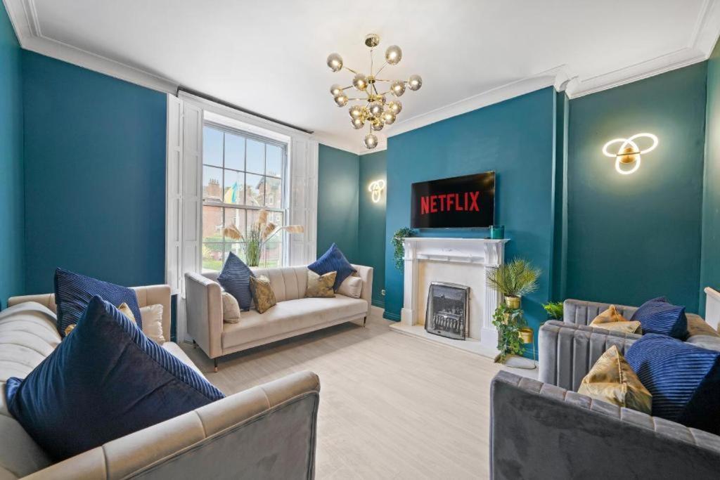 Deluxe 5 Bed In Central Whitby - Parking - Hot Tub Exterior photo