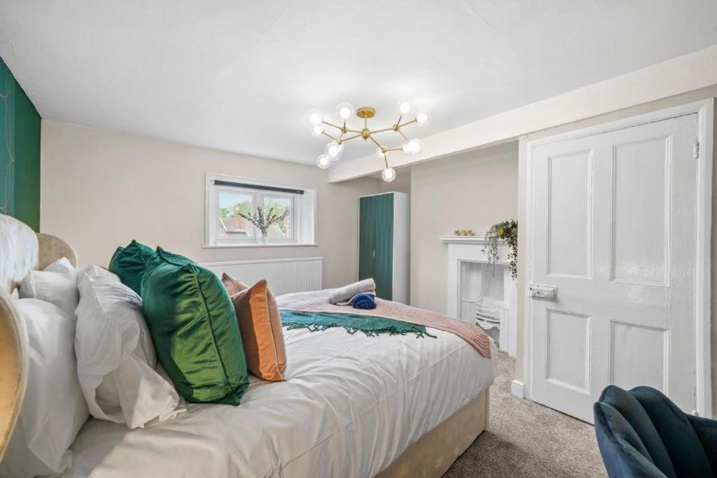 Deluxe 5 Bed In Central Whitby - Parking - Hot Tub Exterior photo